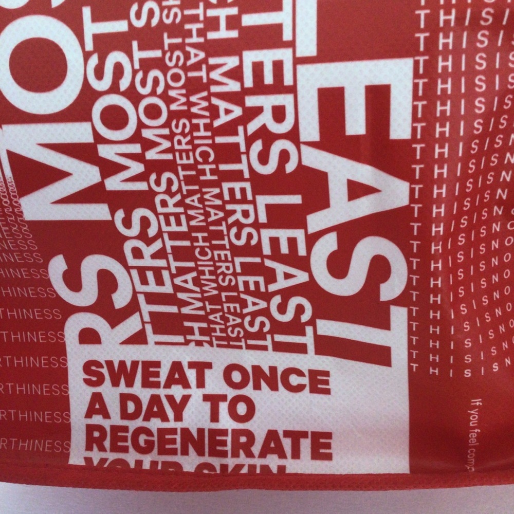 LULULEMON LARGE MANIFESTO RED AND WHITE TOTE BE ALL IN - Picture 9 of 9